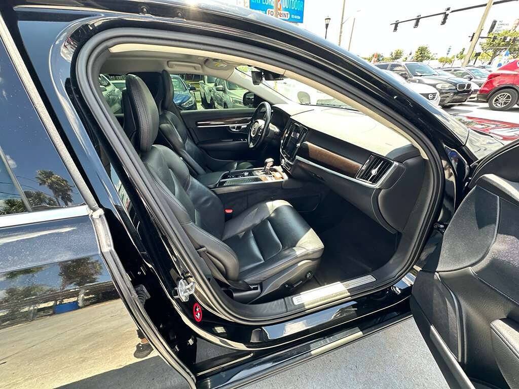 Used 2018 Volvo S90 T5 Momentum w/ Convenience Package FWD image 6