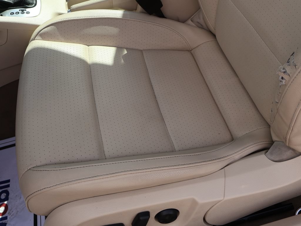 Used 2008 Volkswagen Eos 2.0T FWD image 13