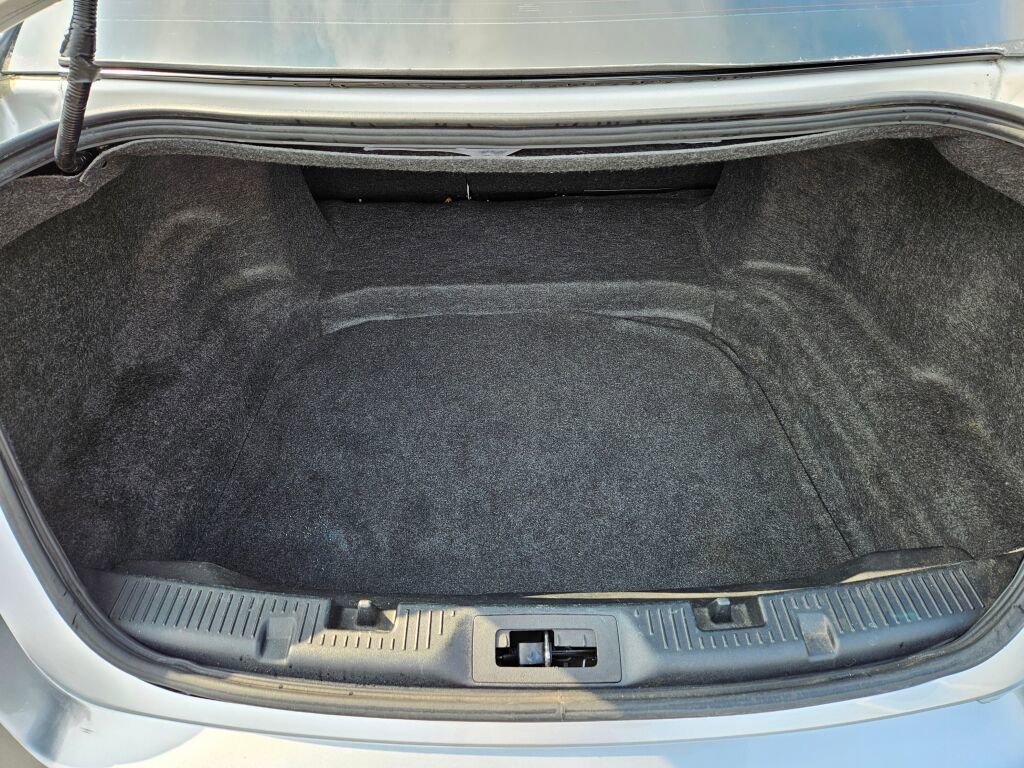 Used 2016 Ford Taurus Limited image 9