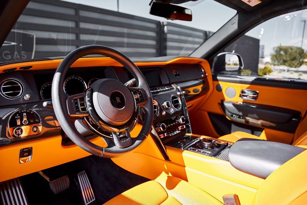 Used 2024 Rolls-Royce Cullinan Black Badge image 2