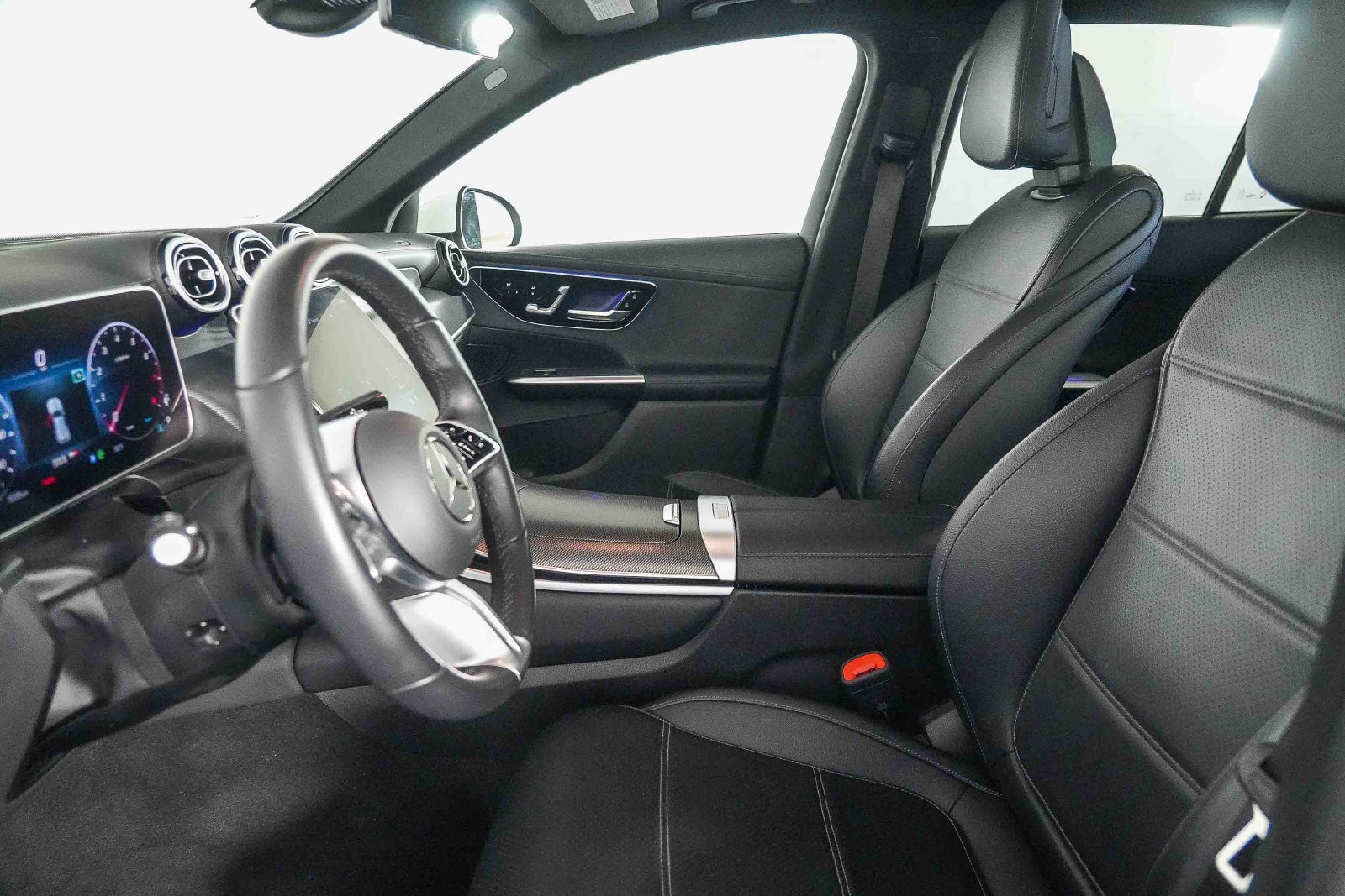Used 2024 Mercedes-Benz GLC 300 image 17