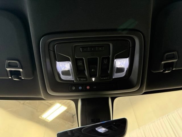 Used 2020 GMC Sierra 1500 AT4 w/ Technology Package AWD/4WD image 18