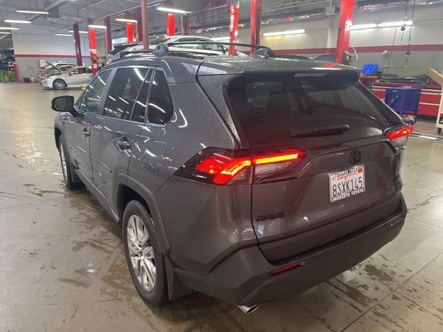 Used 2021 Toyota RAV4 XLE Premium image 7