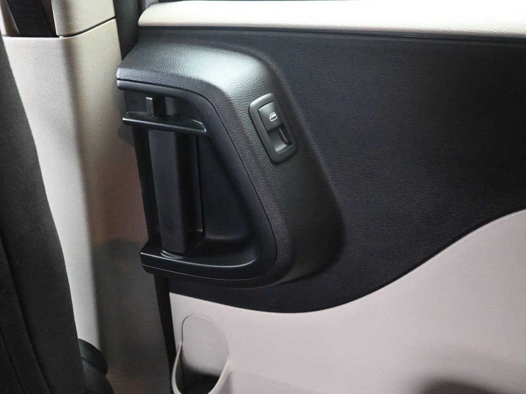Used 2016 Dodge Grand Caravan SE FWD image 23