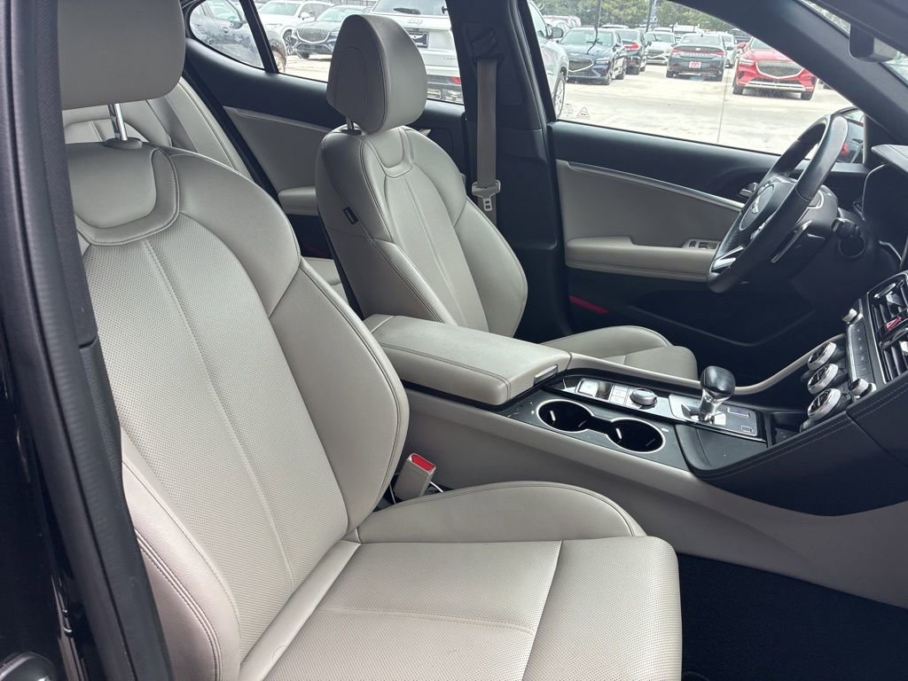 Used 2023 Genesis G70 2.0T image 6