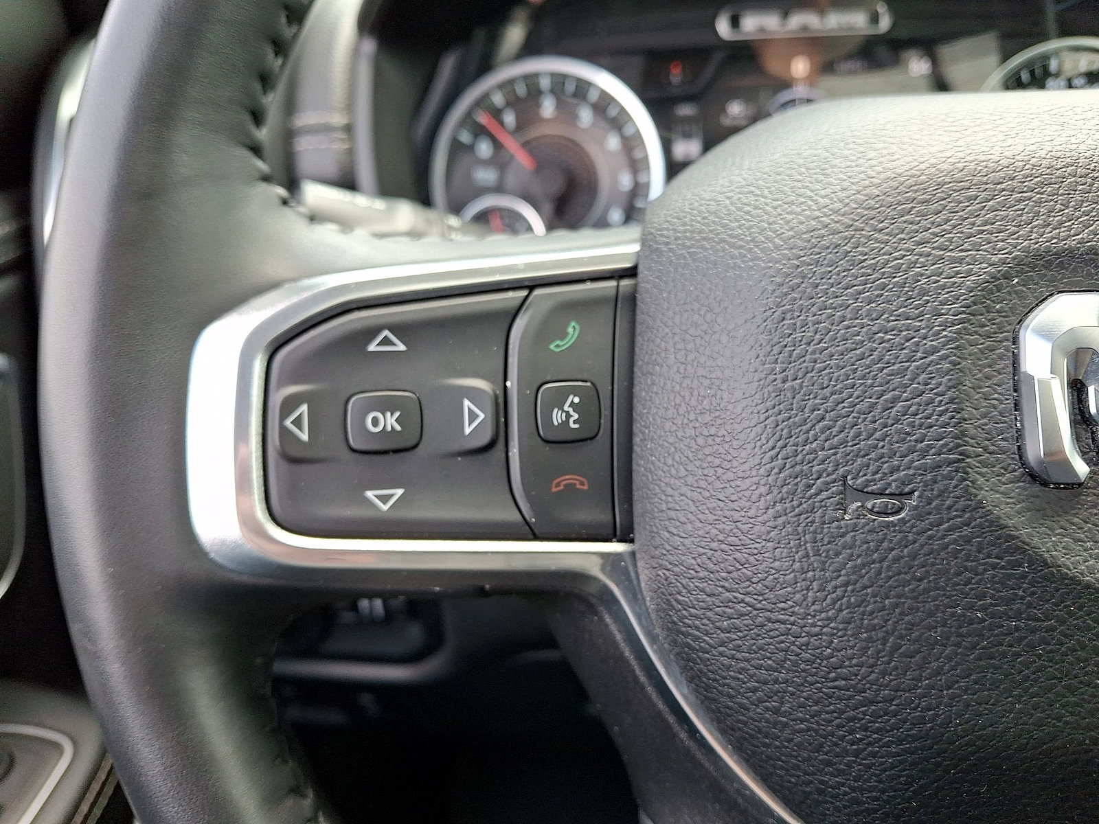 Used 2024 RAM 1500 Laramie AWD/4WD image 17