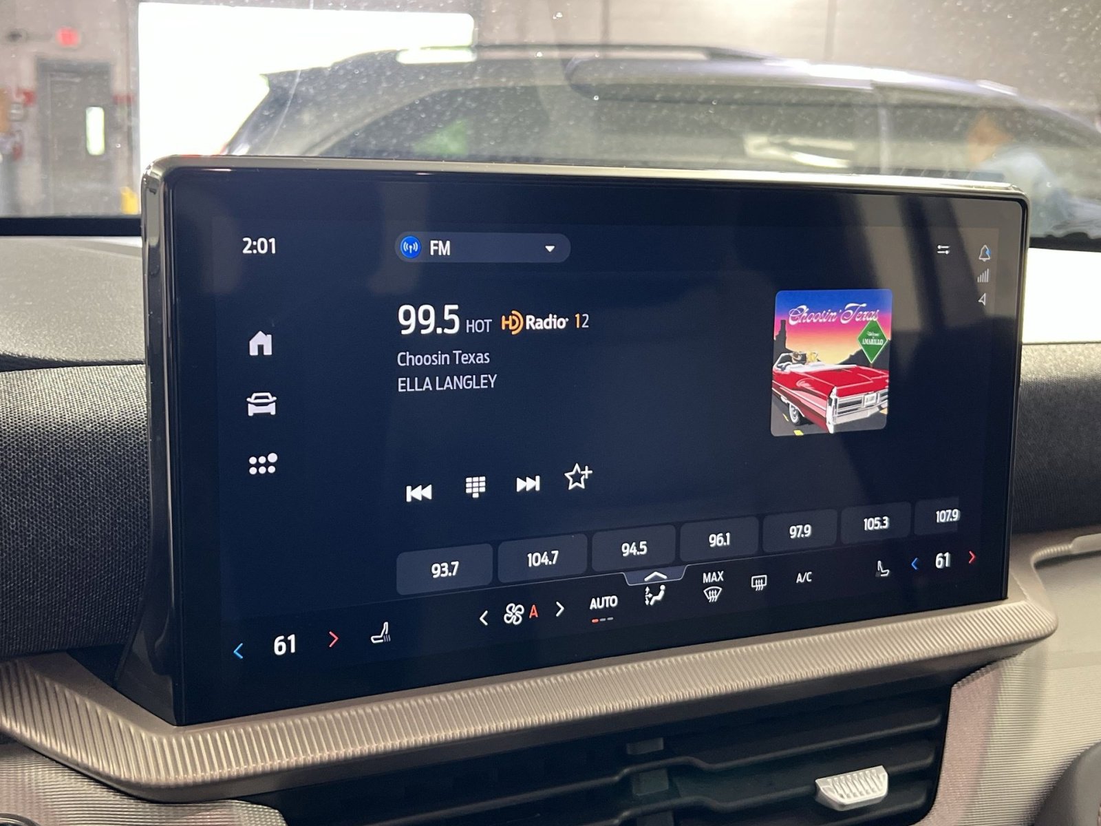 Used 2025 Ford Explorer Active RWD image 19