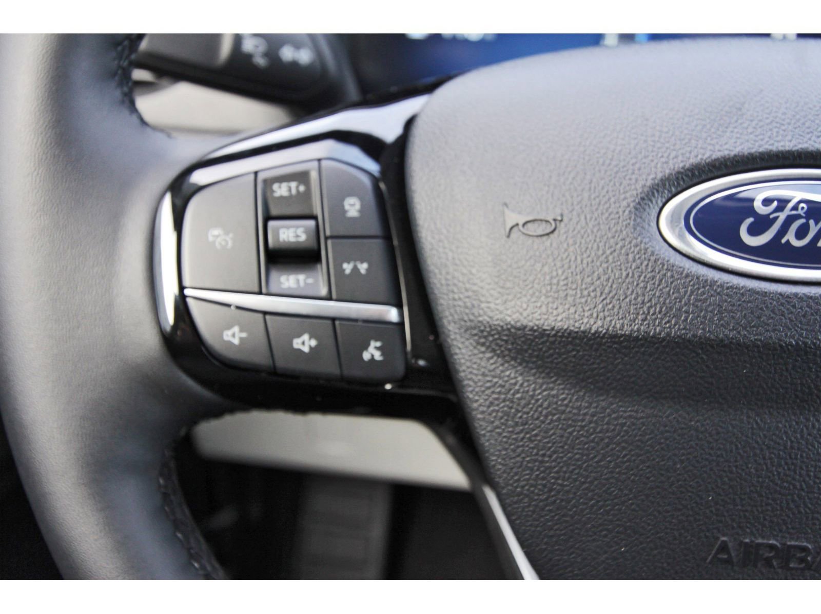 Used 2024 Ford Escape Platinum w/ Premium Technology Package image 18