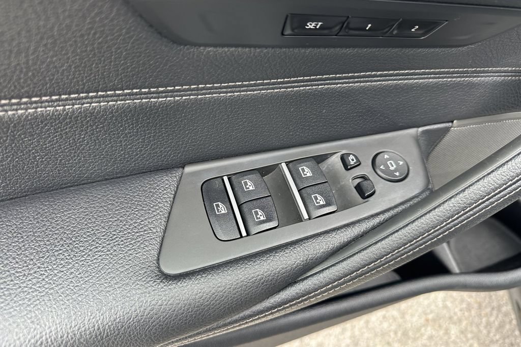 Used 2023 BMW 540i w/ M Sport Package RWD image 11