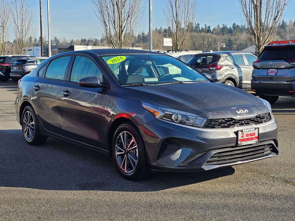 Used 2024 Kia Forte LXS image 3