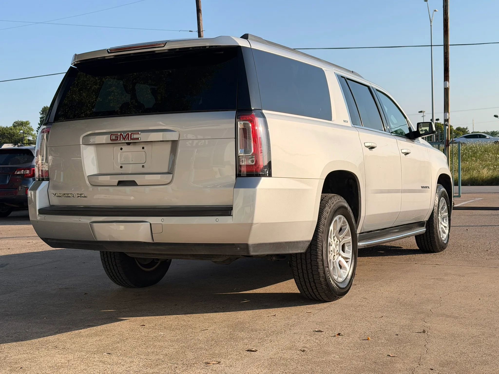 Used 2018 GMC Yukon XL SLT w/ Open Road Package RWD image 3