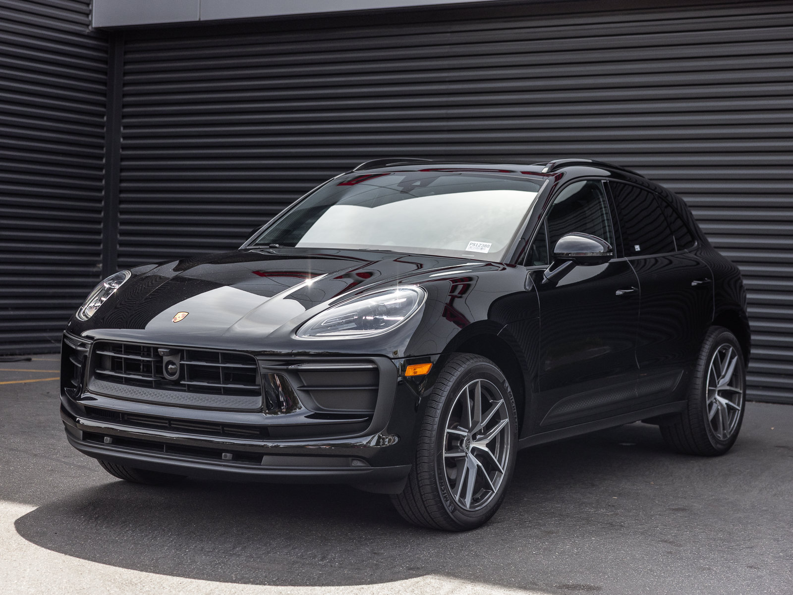 Certified 2026 Porsche Macan AWD/4WD image 1