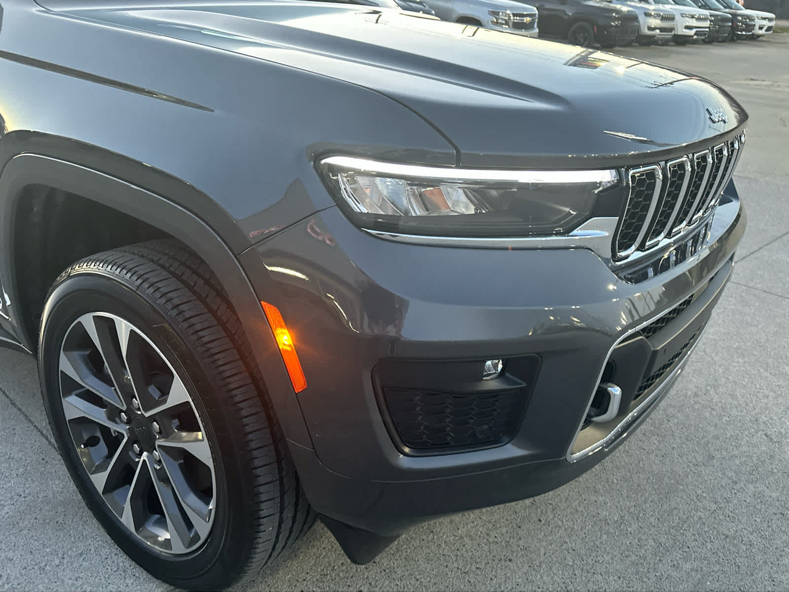 New 2025 Jeep Grand Cherokee L Overland w/ Luxury Tech Group IV AWD/4WD image 13