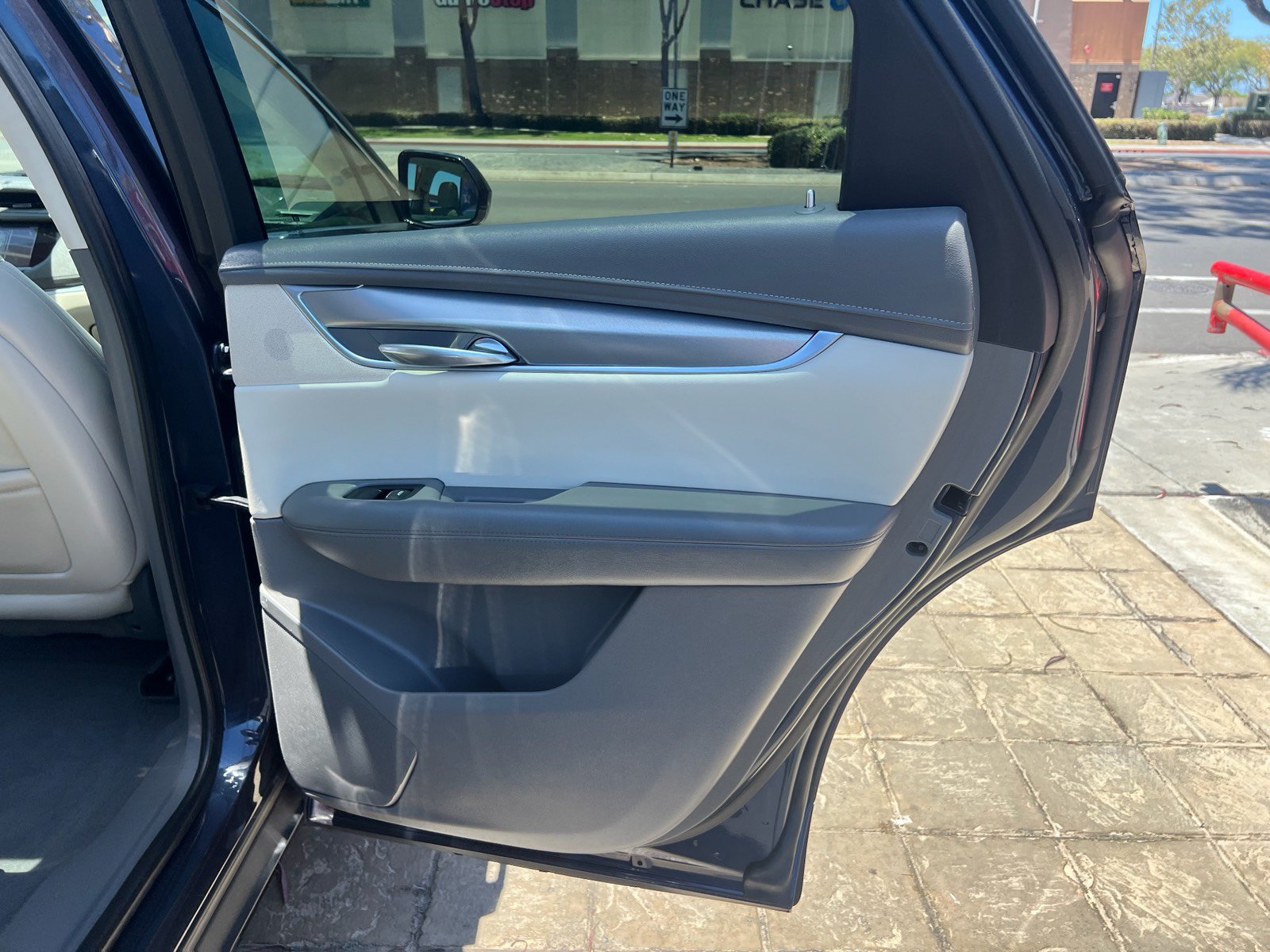 Used 2018 Cadillac XT5 Luxury w/ Driver Awareness Package AWD/4WD image 40