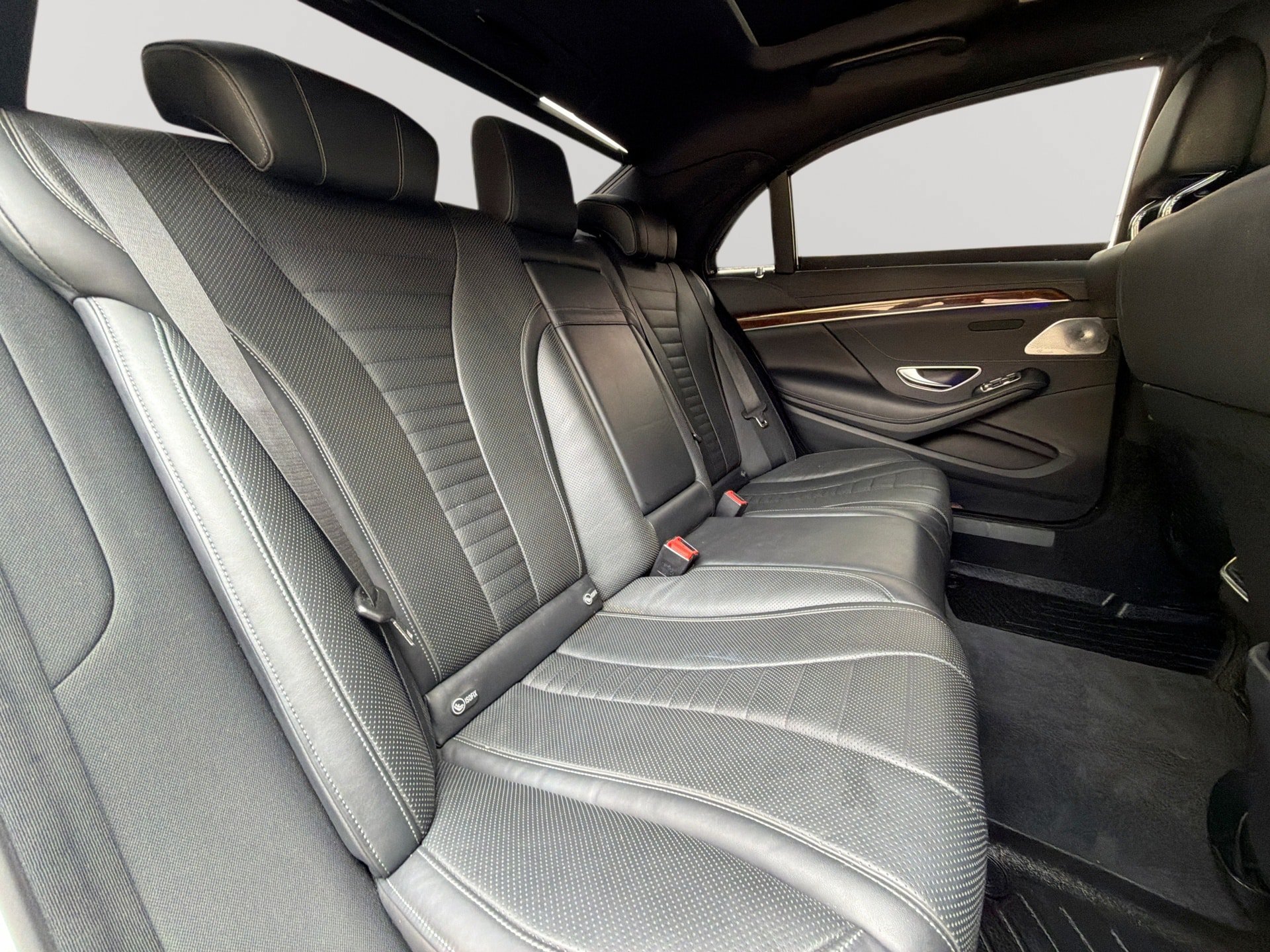 Used 2016 Mercedes-Benz S 550 4MATIC Sedan w/ Premium Package image 26
