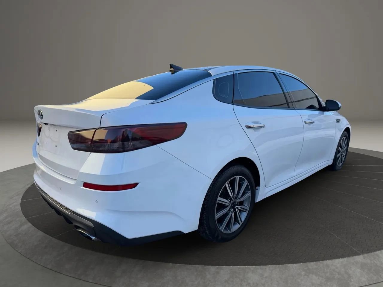 Used 2019 Kia Optima LX w/ LX Premium Package image 5