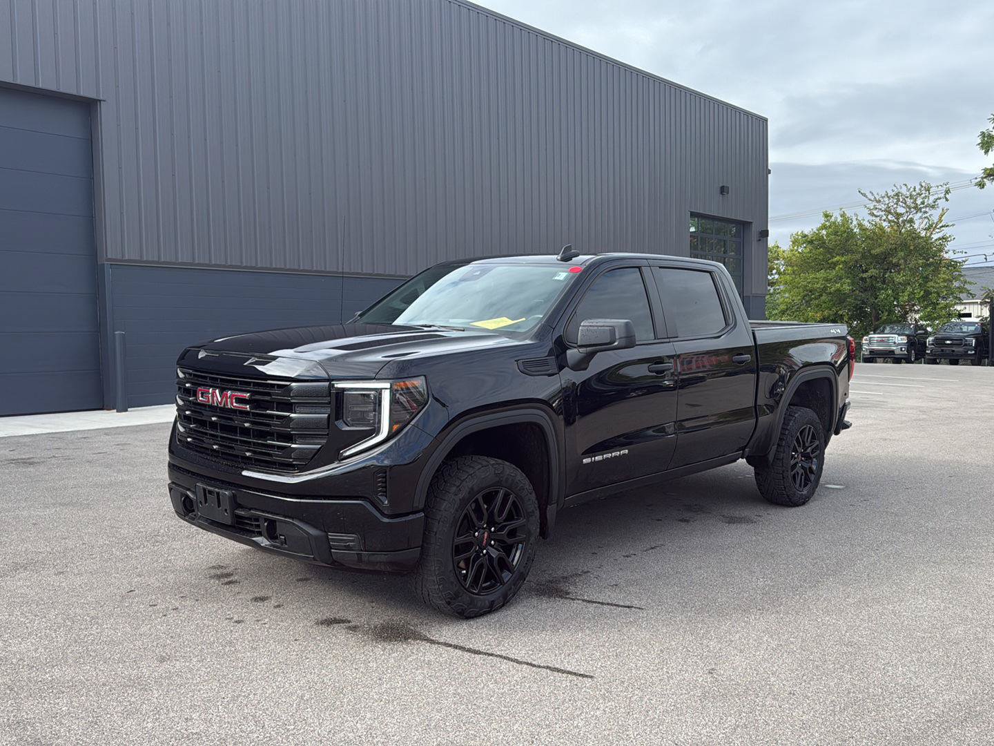 Used 2024 GMC Sierra 1500 Pro w/ Graphite Edition AWD/4WD image 7