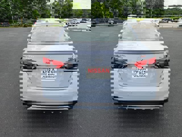 New 2025 Nissan Versa SR w/ Trunk Package image 4