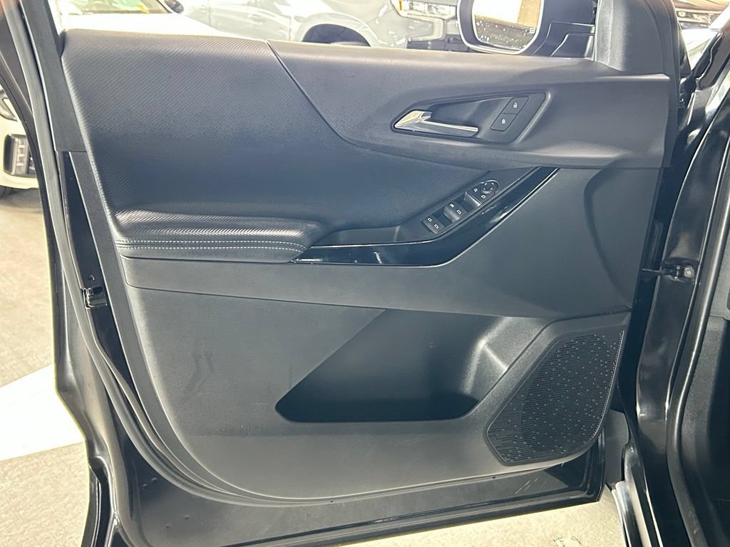 Used 2025 Chevrolet Equinox LT FWD image 30
