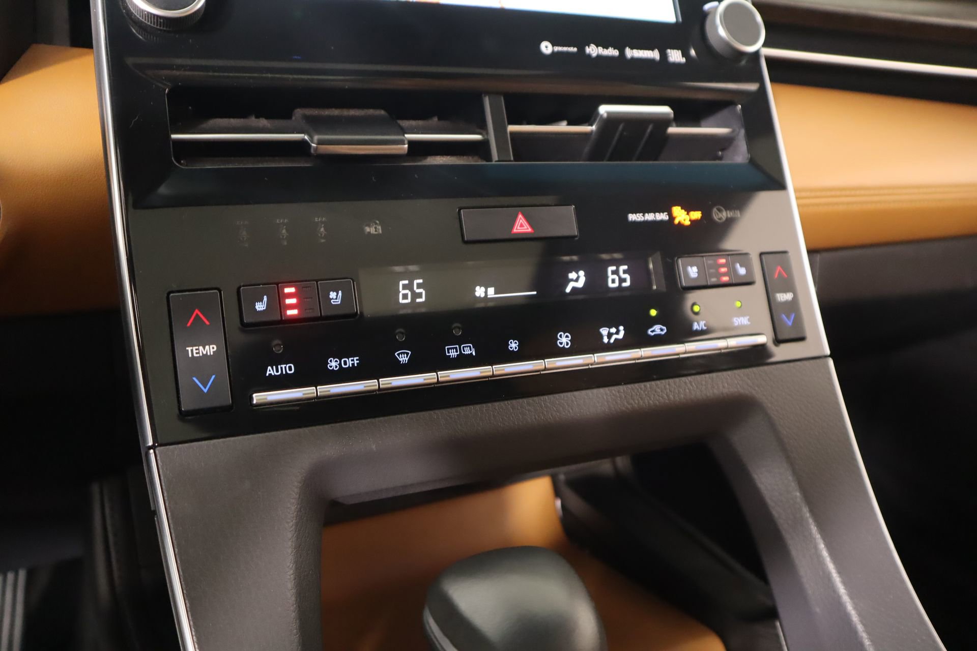 Used 2019 Toyota Avalon Limited image 8
