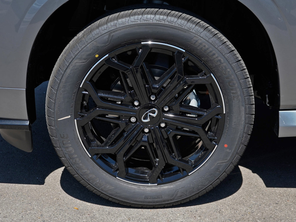 Certified 2026 INFINITI QX80 4WD image 5