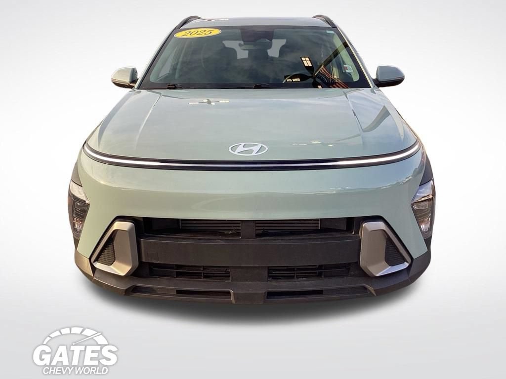 Used 2025 Hyundai Kona SEL FWD image 2