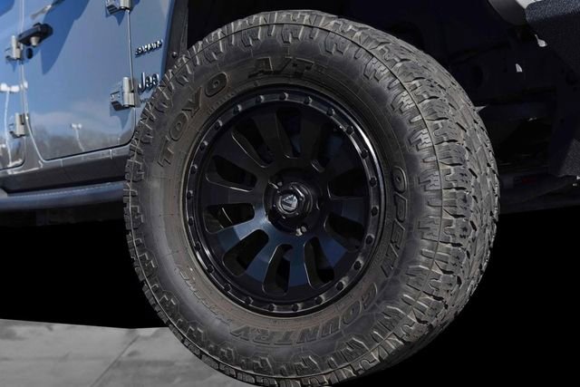 Used 2018 Jeep Wrangler Unlimited Sahara w/ Uconnect 4C Nav & Sound Group image 3