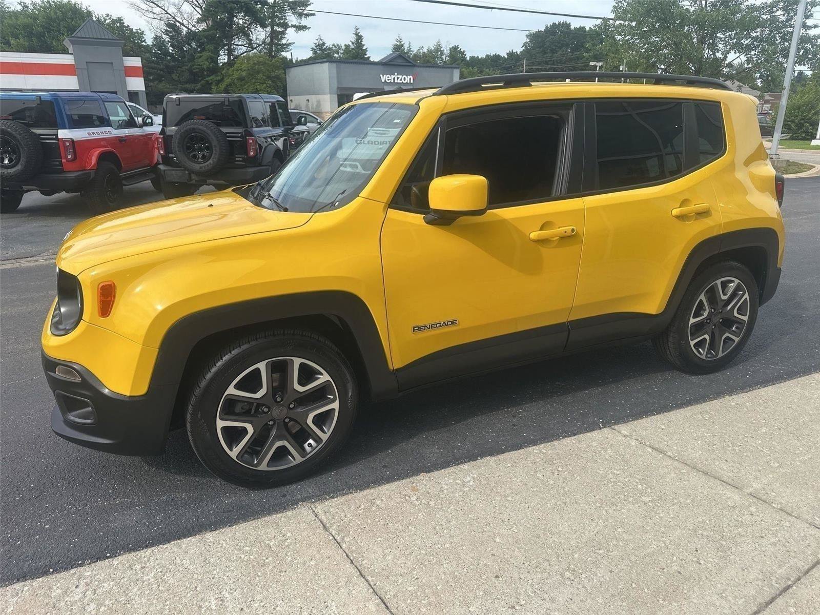 Used 2017 Jeep Renegade Latitude w/ Cold Weather Group FWD image 6