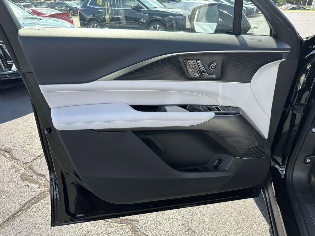 New 2025 Cadillac Lyriq Luxury image 14