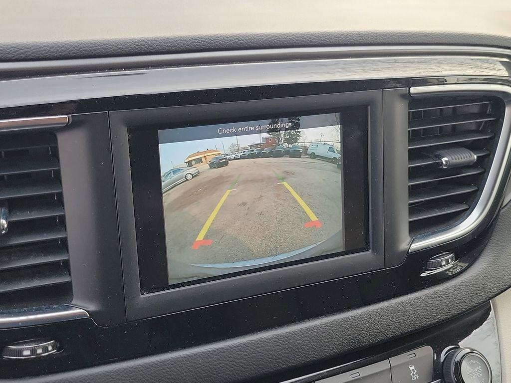 Used 2020 Chrysler Pacifica Touring w/ Tire & Wheel Group image 28