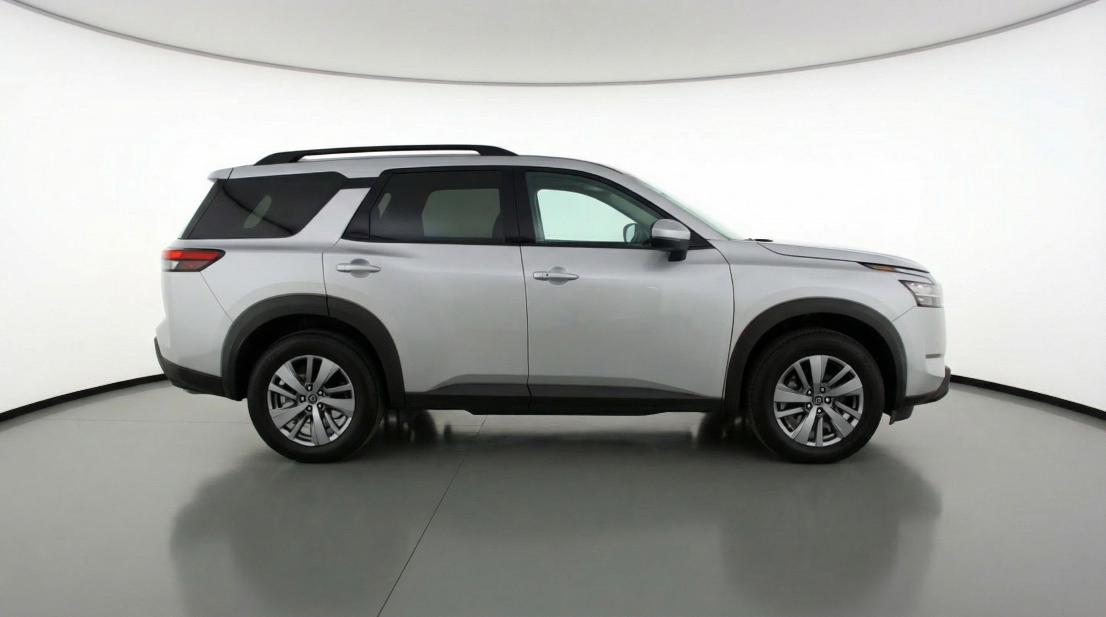 Used 2025 Nissan Pathfinder SV image 11
