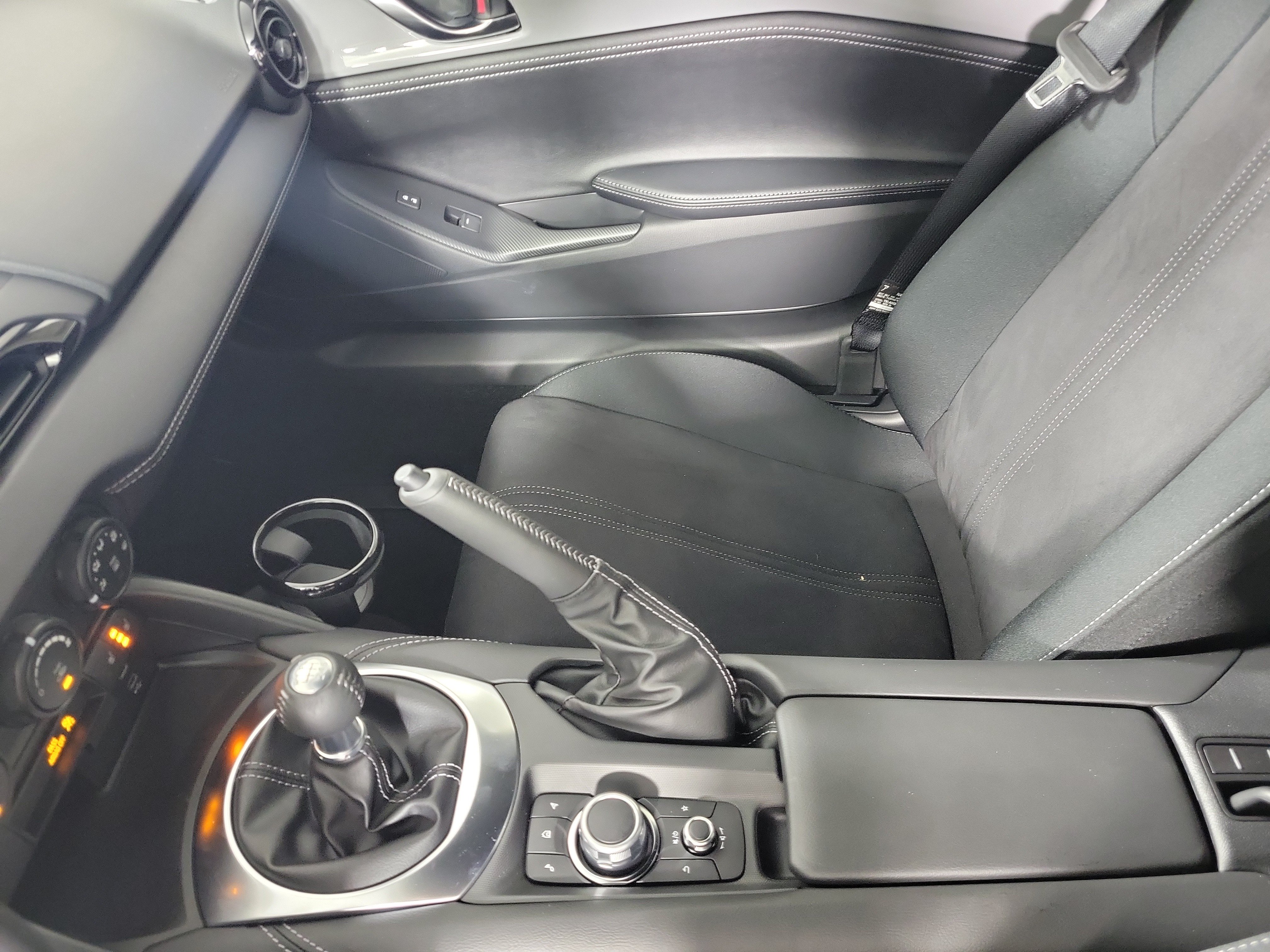New 2026 MAZDA MX-5 Miata Club w/ Weather Package RWD image 25