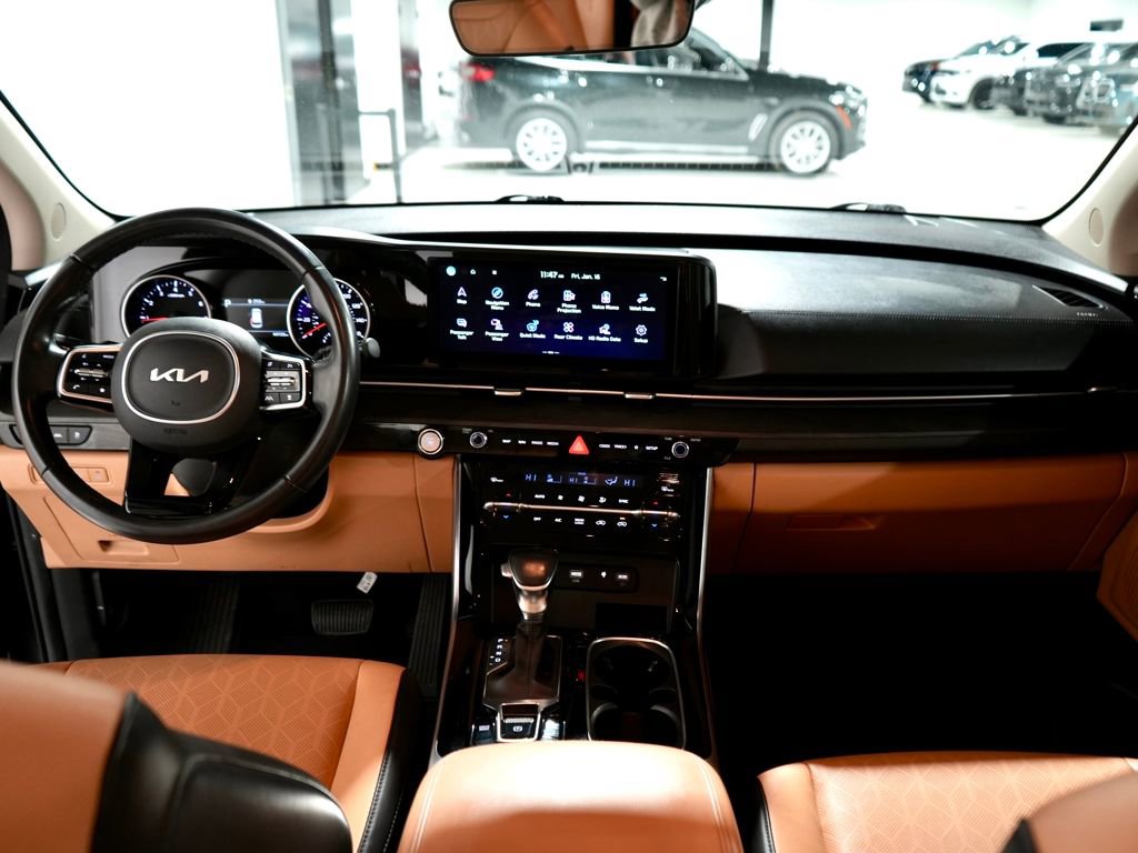 Used 2023 Kia Carnival EX image 14