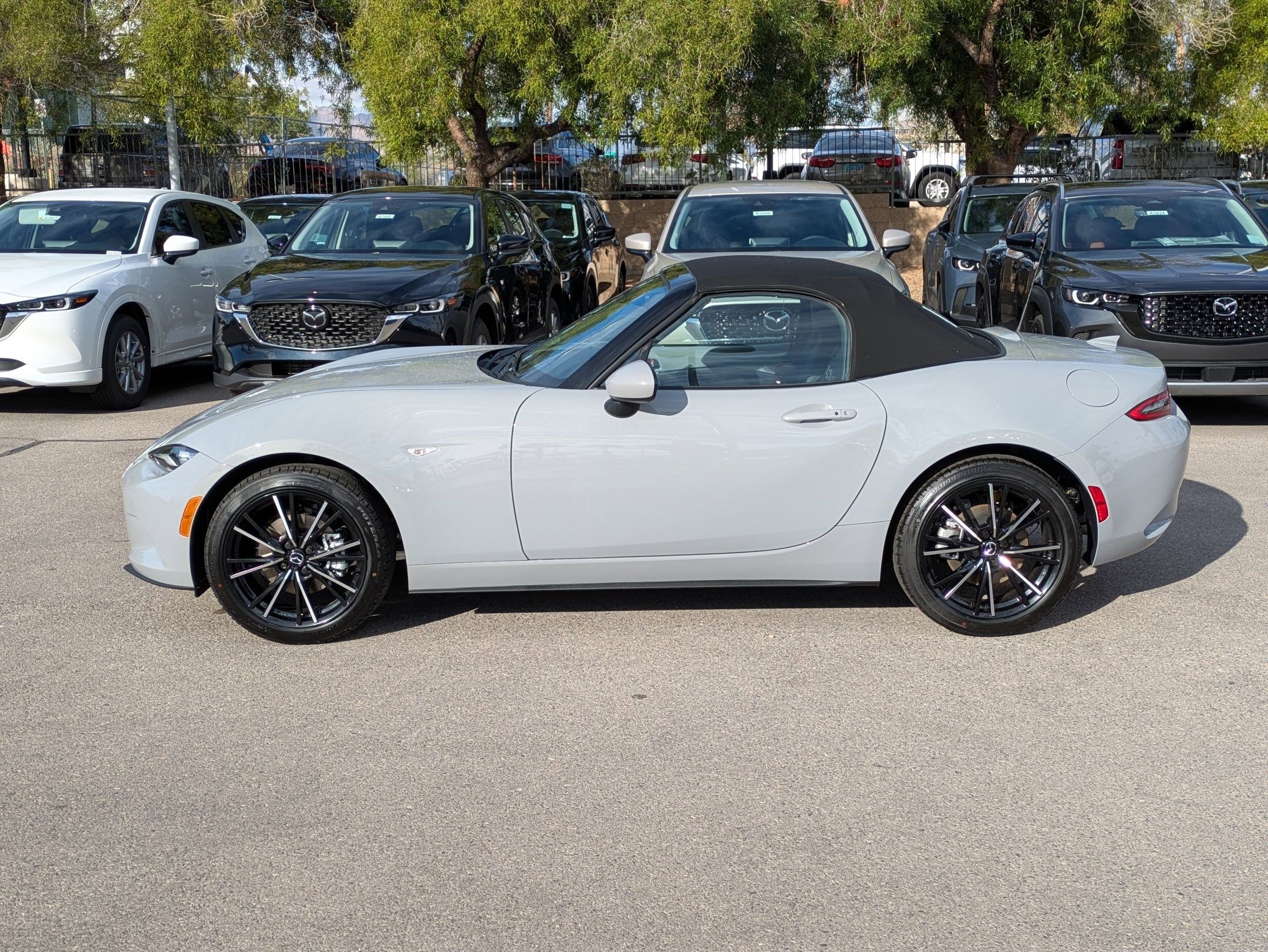 New 2025 MAZDA MX-5 Miata Grand Touring image 2