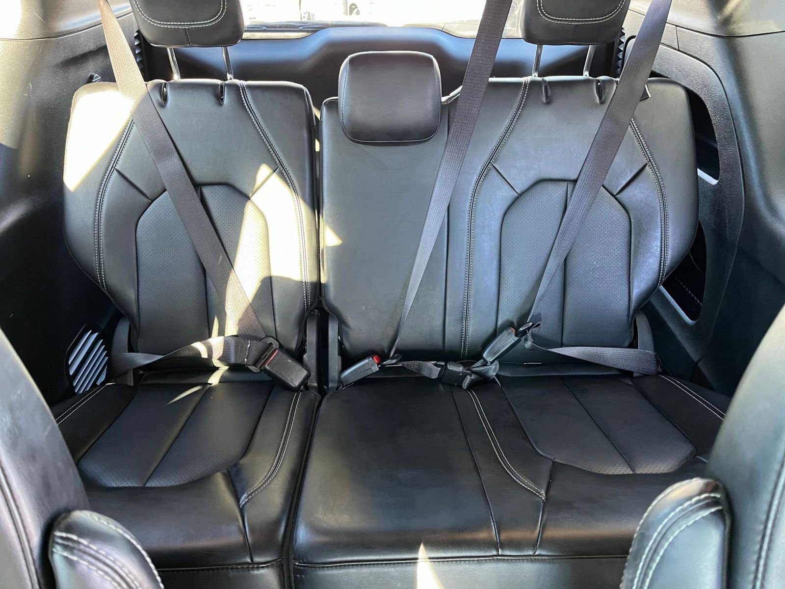 Used 2025 Chrysler Pacifica Select image 25