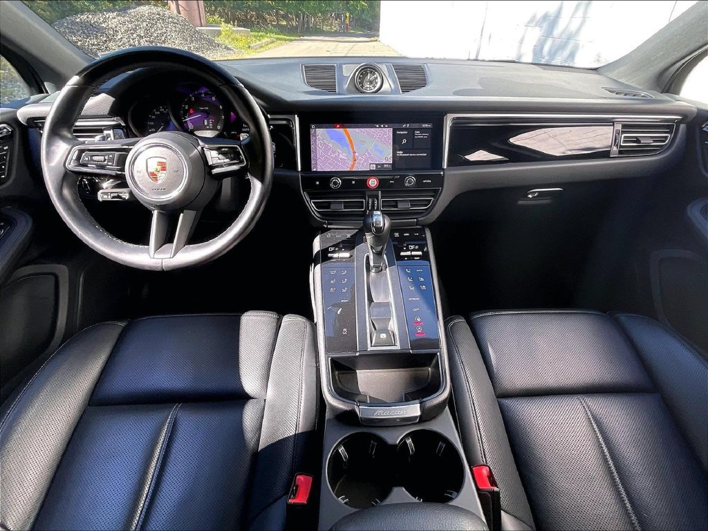 Certified 2023 Porsche Macan AWD/4WD image 18