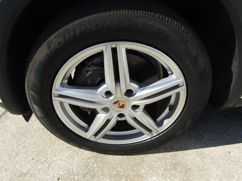 Used 2014 Porsche Cayenne AWD/4WD image 14
