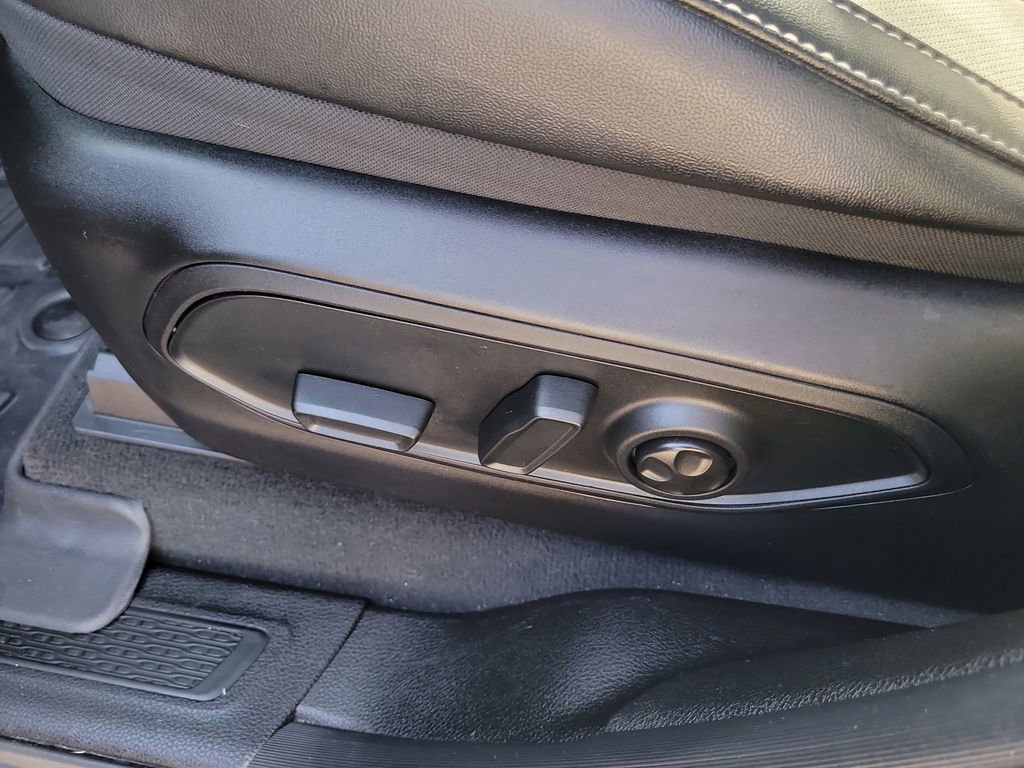 Used 2024 Jeep Grand Cherokee L Laredo RWD image 19