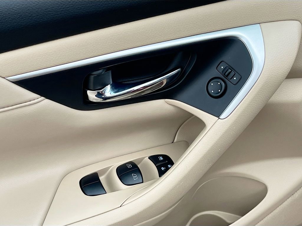 Used 2017 Nissan Altima 2.5 SL w/ Moonroof Package image 11