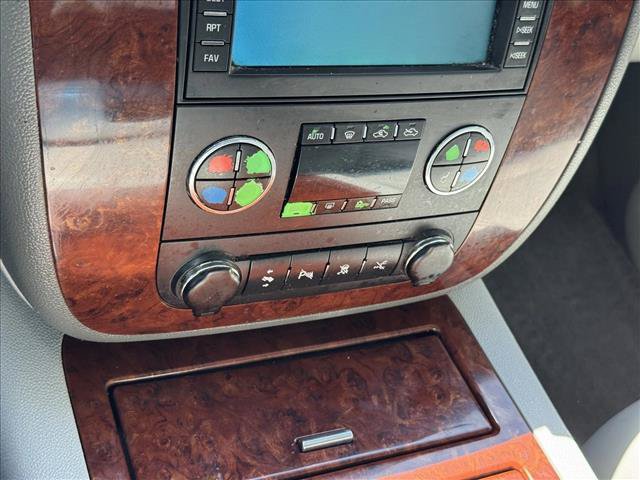 Used 2011 Chevrolet Avalanche LTZ AWD/4WD image 14