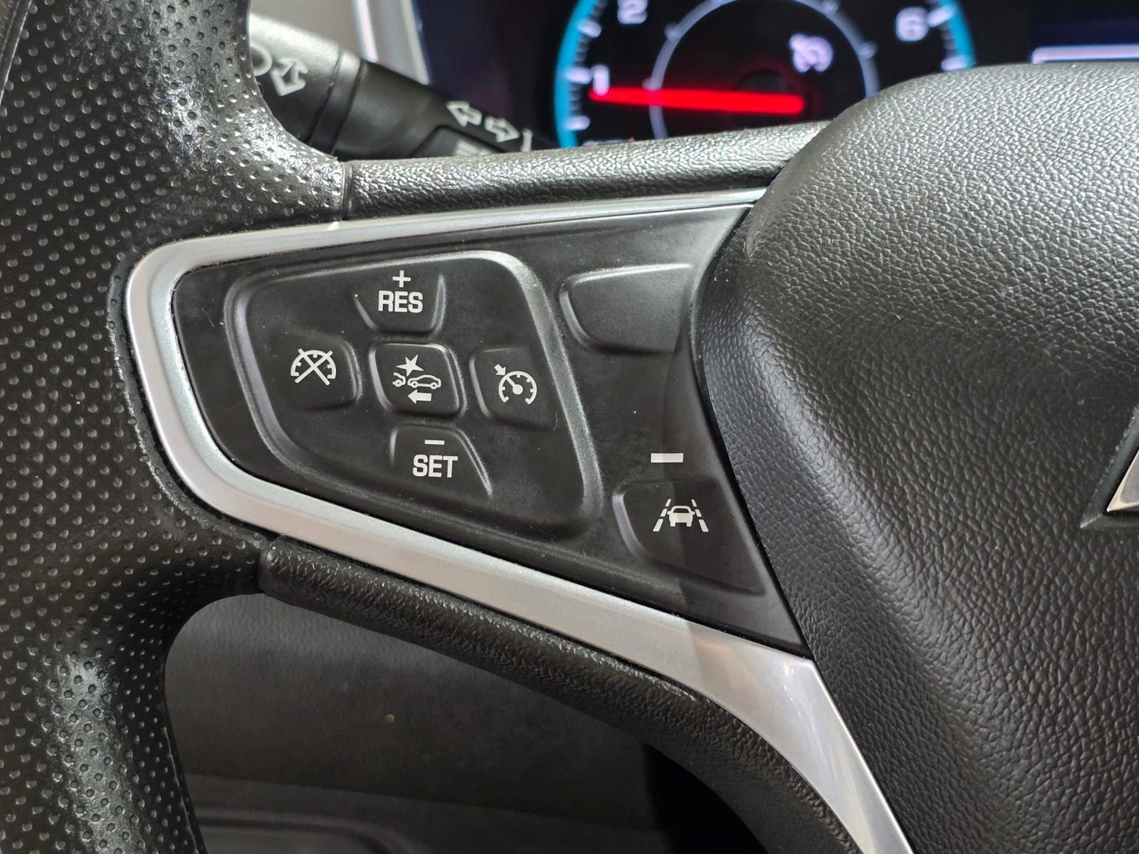 Used 2022 Chevrolet Equinox LS image 32
