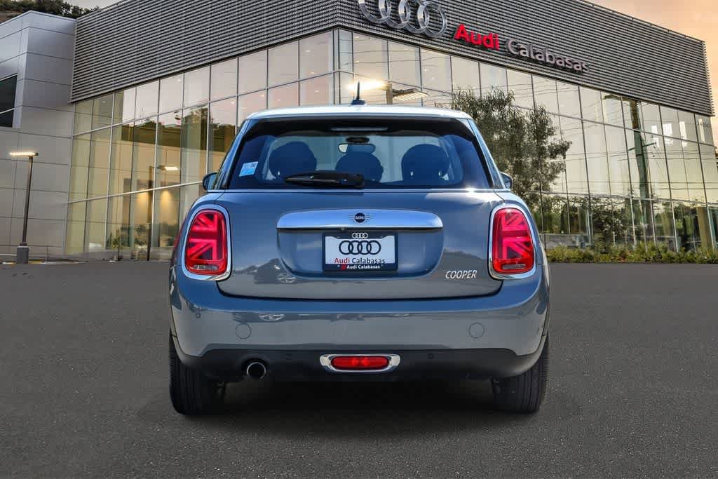 Used 2019 MINI Cooper 4-Door Hardtop w/ Premium Package image 3