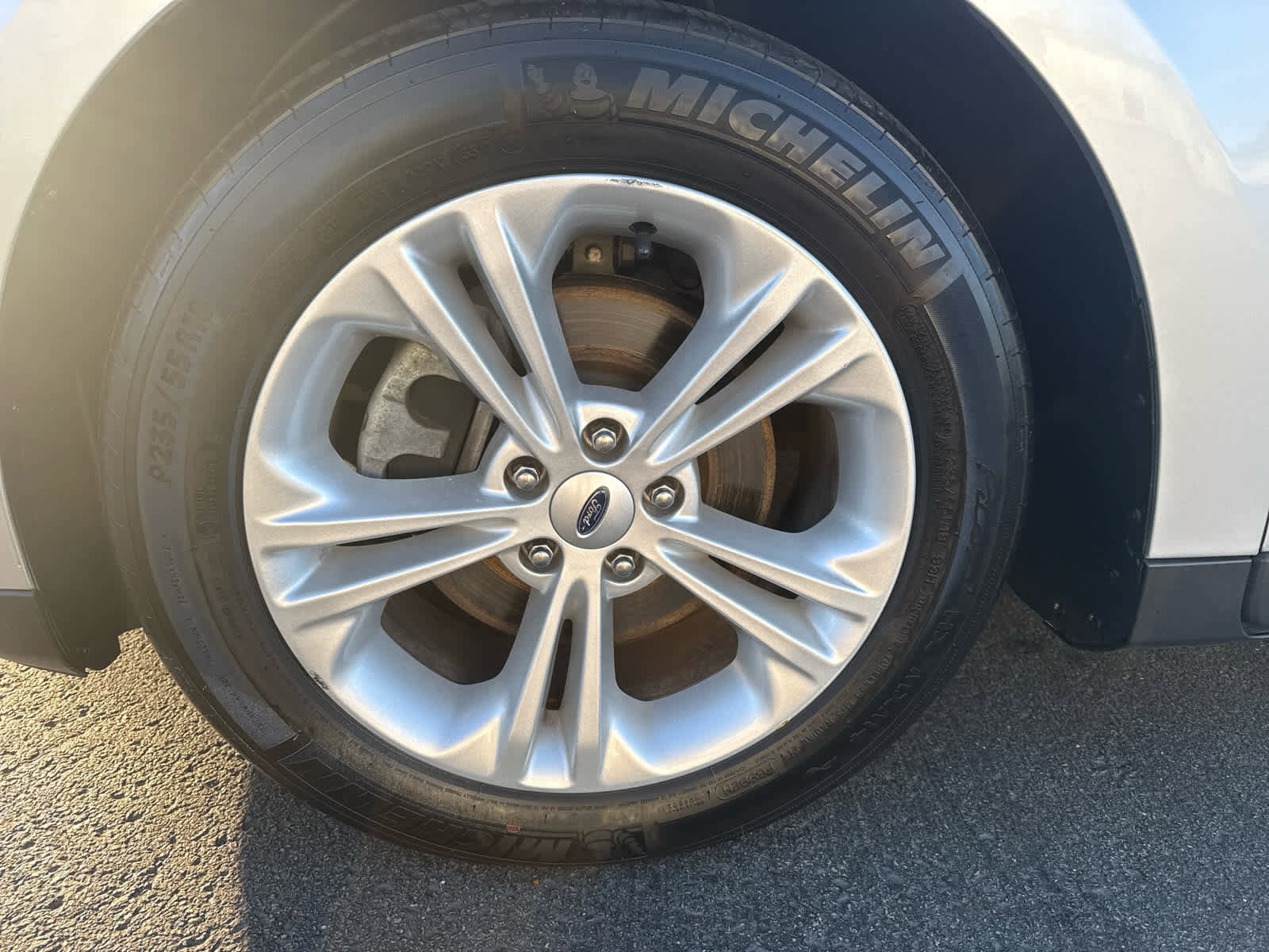 Used 2017 Ford Taurus SE image 9