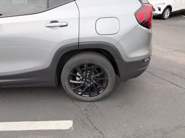 Used 2023 GMC Terrain SLE w/ Driver Convenience Package FWD image 18