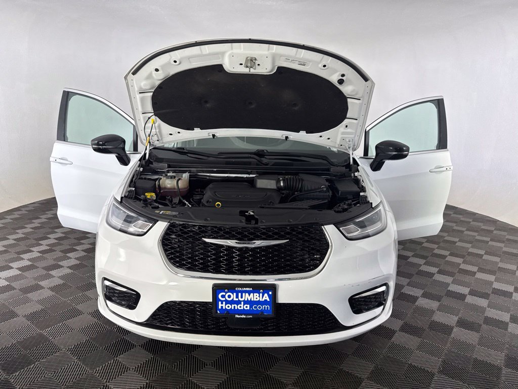 Used 2024 Chrysler Pacifica Touring-L FWD image 12