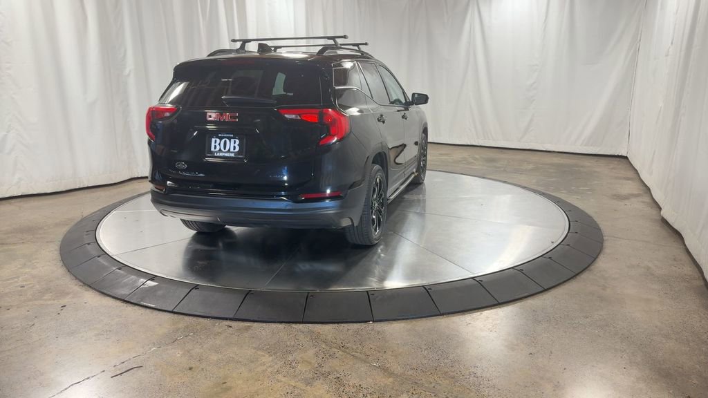 Used 2021 GMC Terrain SLE w/ Elevation Edition image 9