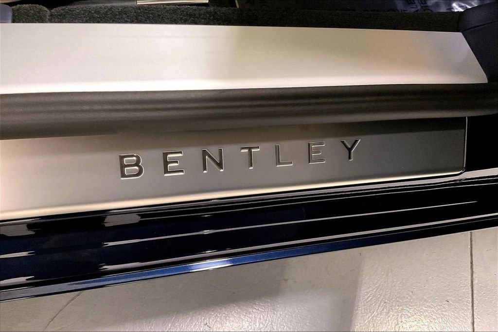 New 2026 Bentley Flying Spur Plug-In Hybrid image 18