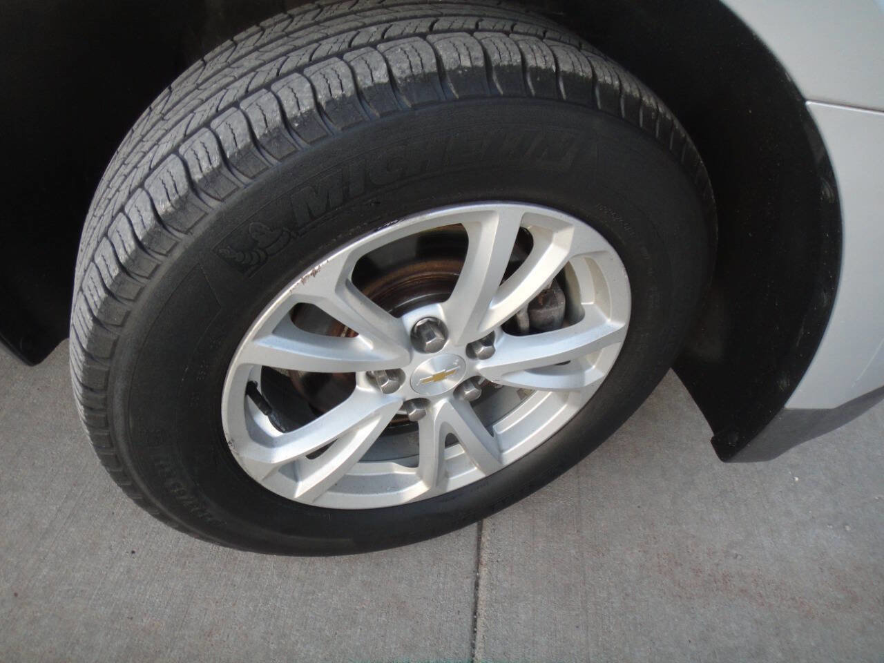Used 2017 Chevrolet Equinox LS AWD/4WD image 26
