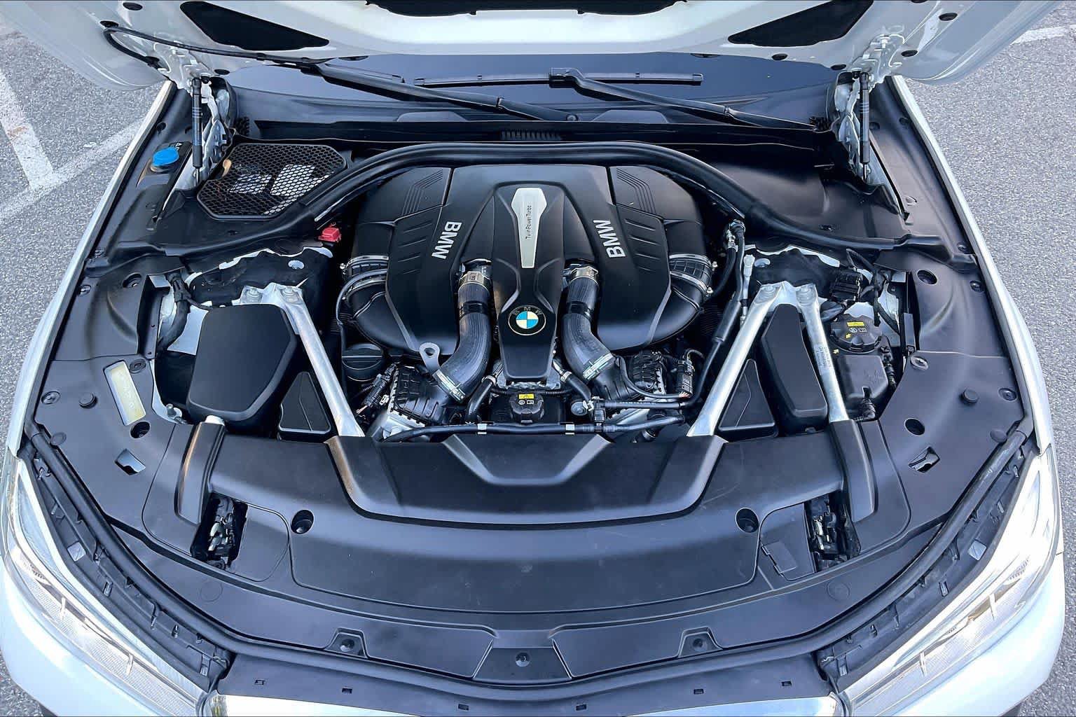 Used 2019 BMW 750i xDrive w/ M Sport Package AWD/4WD image 29