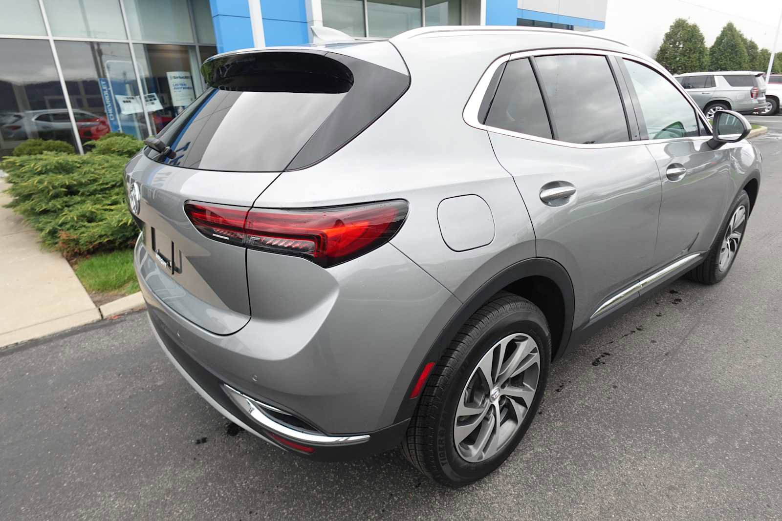 Used 2023 Buick Envision Essence image 3
